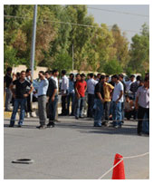 تجمع اعتراضی کارگران فولاد زاگرس در مقابل اداره کار قروه